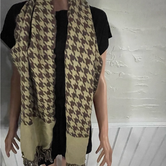 Tan/ brown scarf - Picture 2 of 4